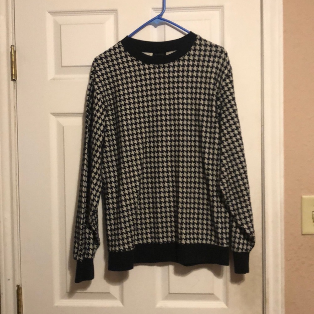 Women’s Black and White Pattern Pullover (M)